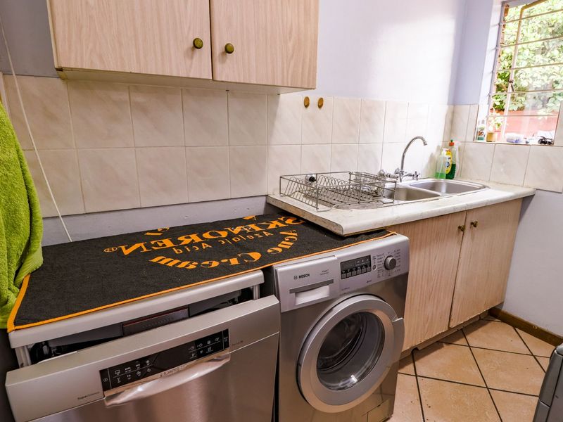 Townhouse To Rent in Rooihuiskraal North - Photo 6