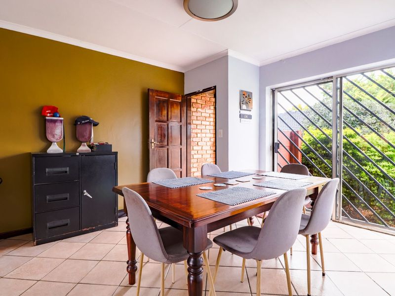 Townhouse To Rent in Rooihuiskraal North - Photo 2