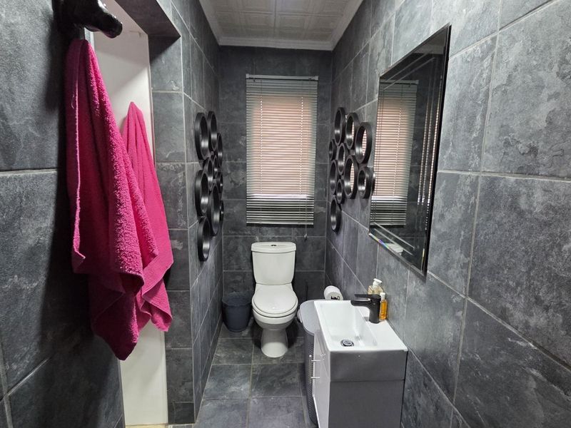 Townhouse For Sale in Weltevreden Park - Photo 10