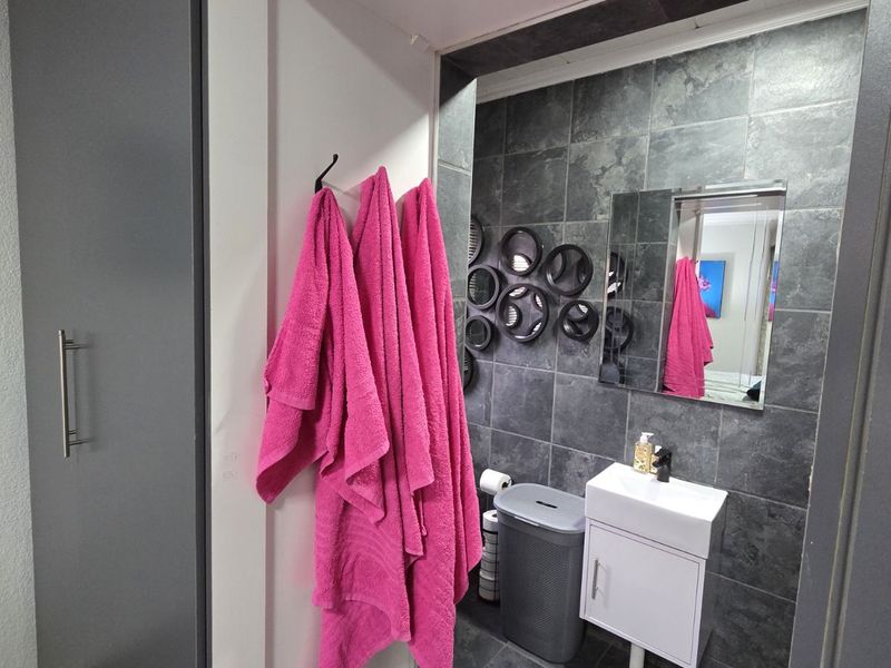 Townhouse For Sale in Weltevreden Park - Photo 9