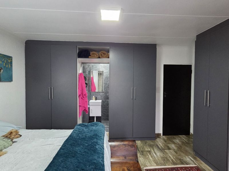 Townhouse For Sale in Weltevreden Park - Photo 7