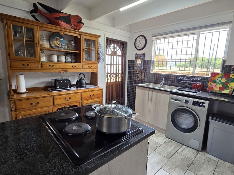 Townhouse For Sale in Weltevreden Park - Photo 5