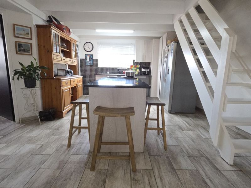 Townhouse For Sale in Weltevreden Park - Photo 2