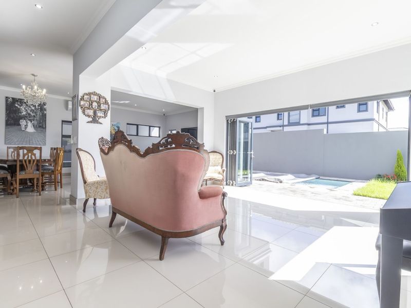 House For Sale in Olivedale - Photo 4