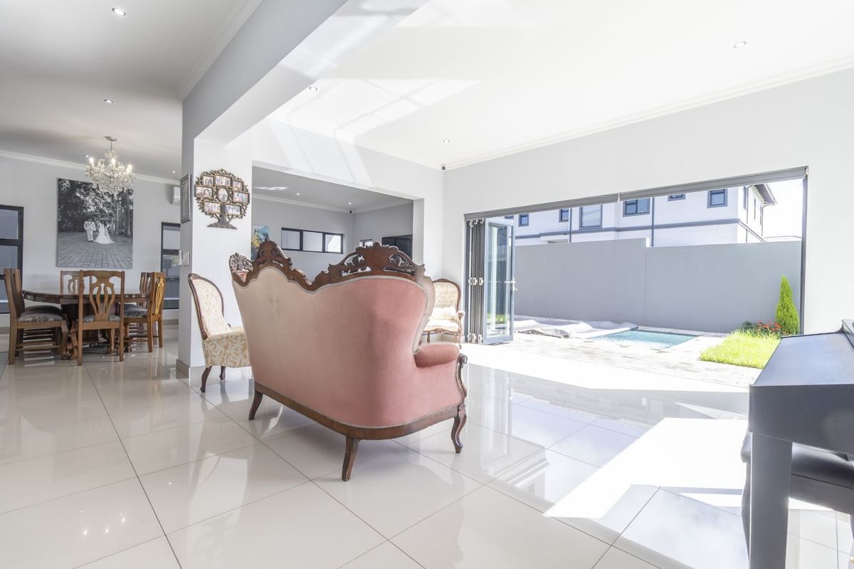 House For Sale in Olivedale - Photo 4