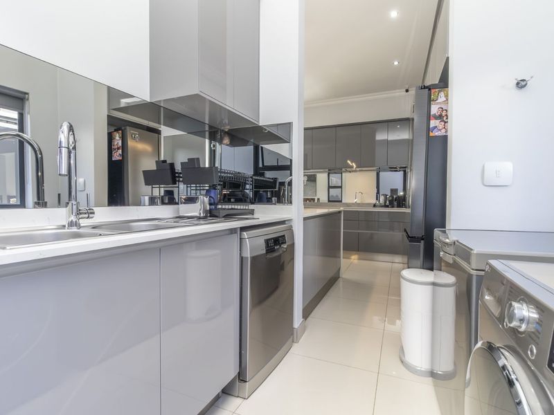 House For Sale in Olivedale - Photo 9