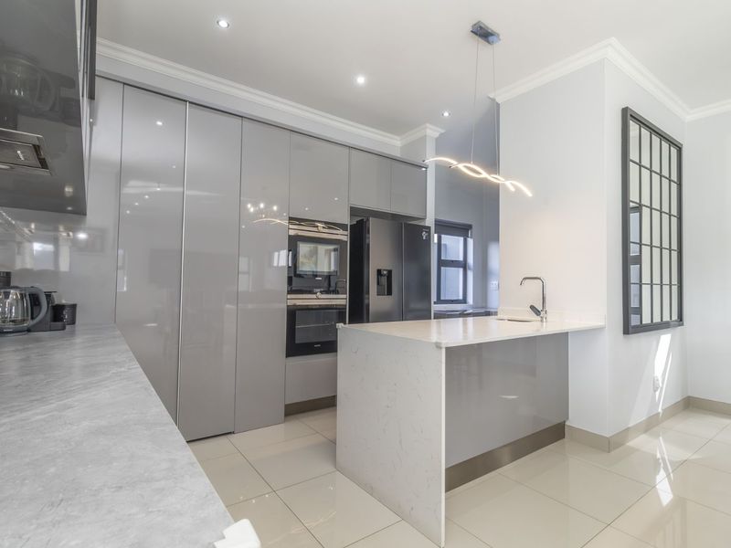 House For Sale in Olivedale - Photo 8