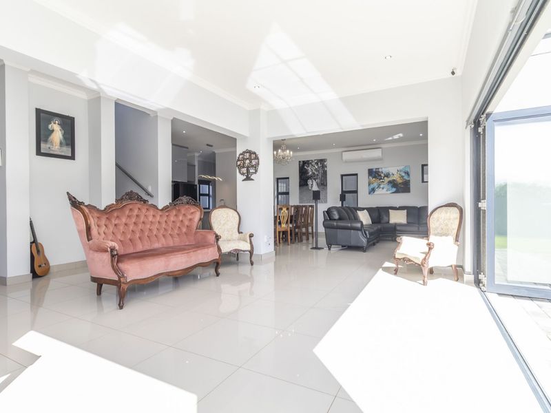 House For Sale in Olivedale - Photo 6