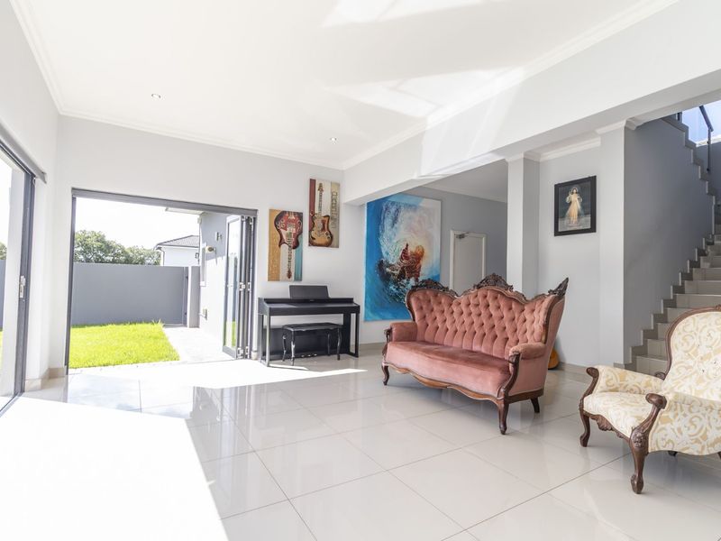 House For Sale in Olivedale - Photo 5