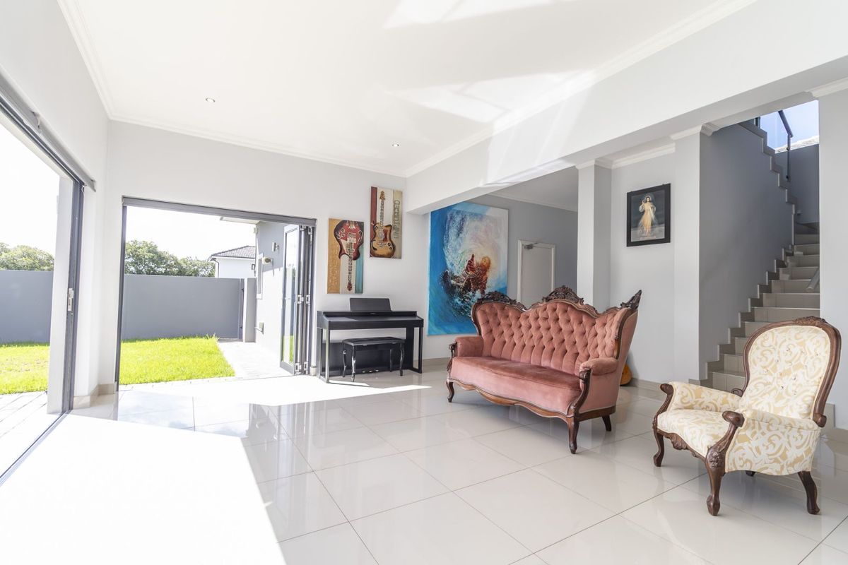 House For Sale in Olivedale - Photo 5