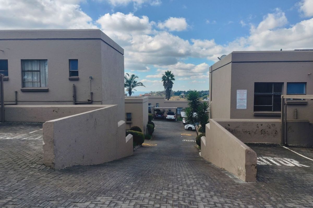 Townhouse For Sale in Mindalore - Photo 2