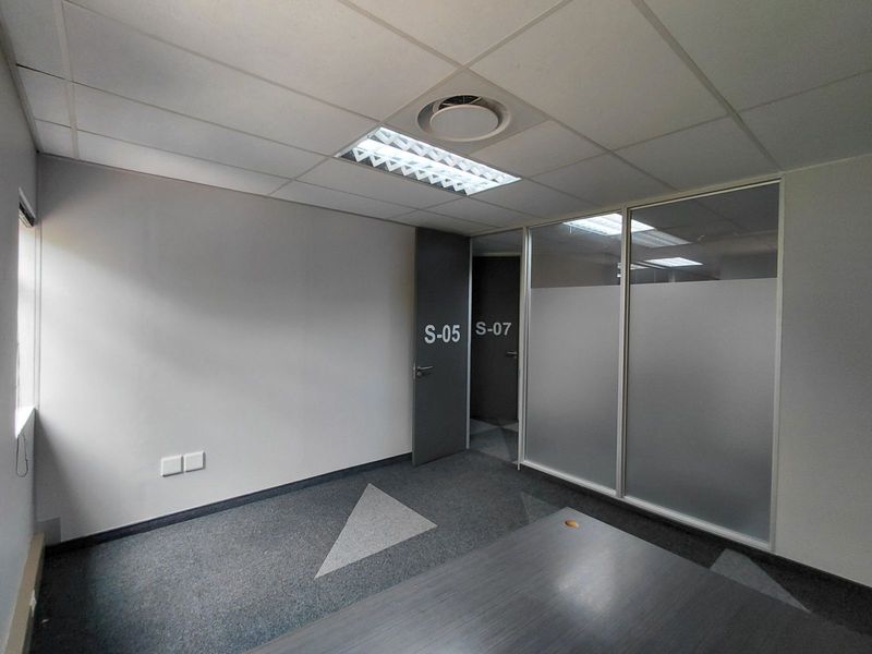 Office To Rent in Faerie Glen - Photo 9