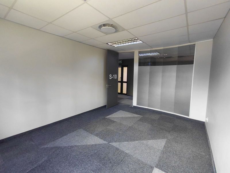 Office To Rent in Faerie Glen - Photo 7