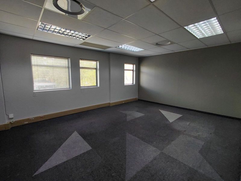 Office To Rent in Faerie Glen - Photo 3