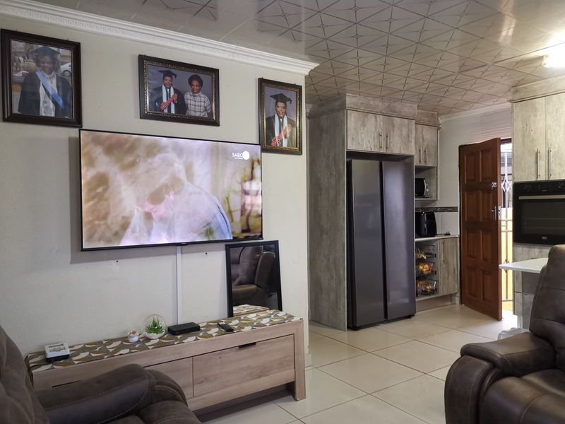 House For Sale in Soshanguve YY - Photo 10