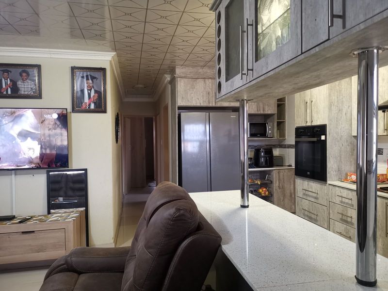 House For Sale in Soshanguve YY - Photo 8