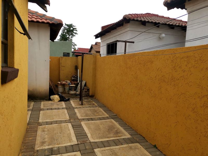 House For Sale in Soshanguve YY - Photo 6