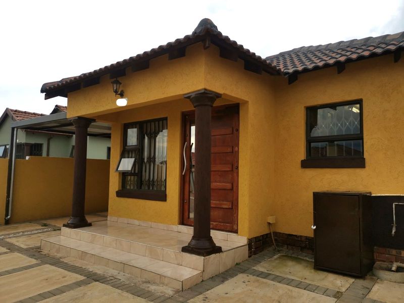 House For Sale in Soshanguve YY - Photo 4