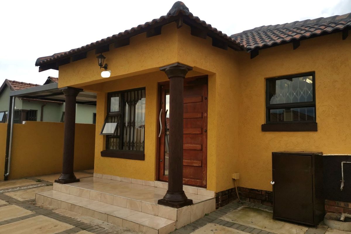 House For Sale in Soshanguve YY - Photo 4