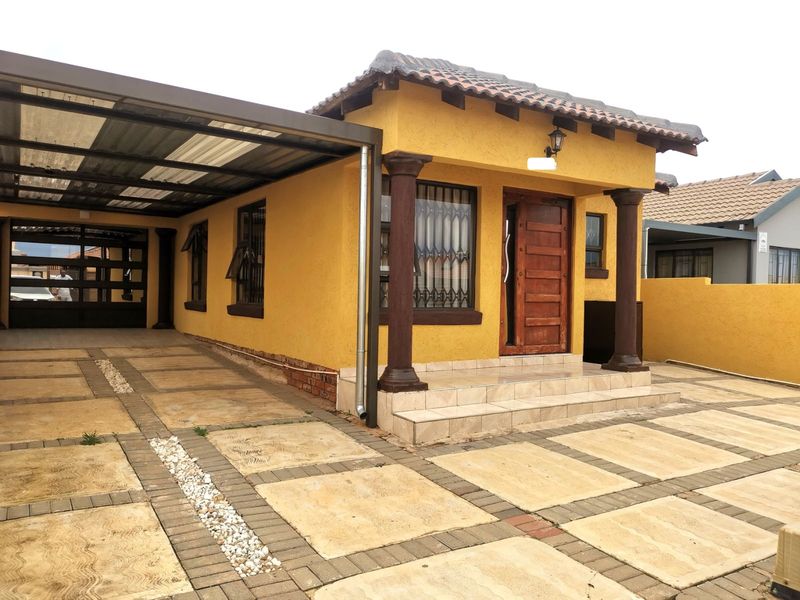 House For Sale in Soshanguve YY - Photo 3