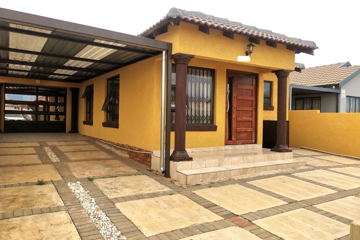 House For Sale in Soshanguve YY - Photo 3