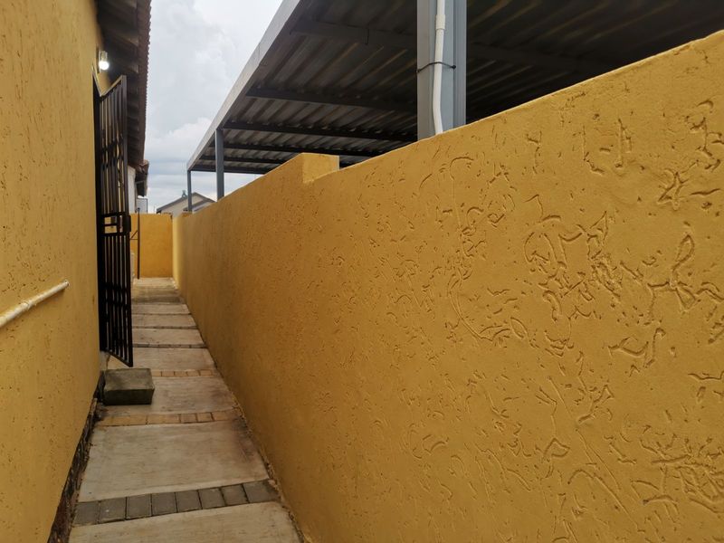 House For Sale in Soshanguve YY - Photo 5