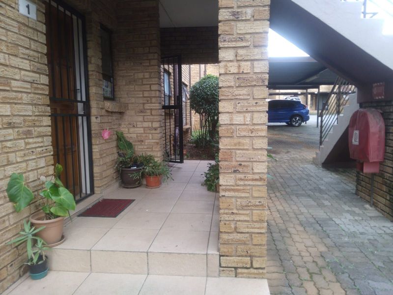 Apartment For Sale in Blackheath - Photo 2