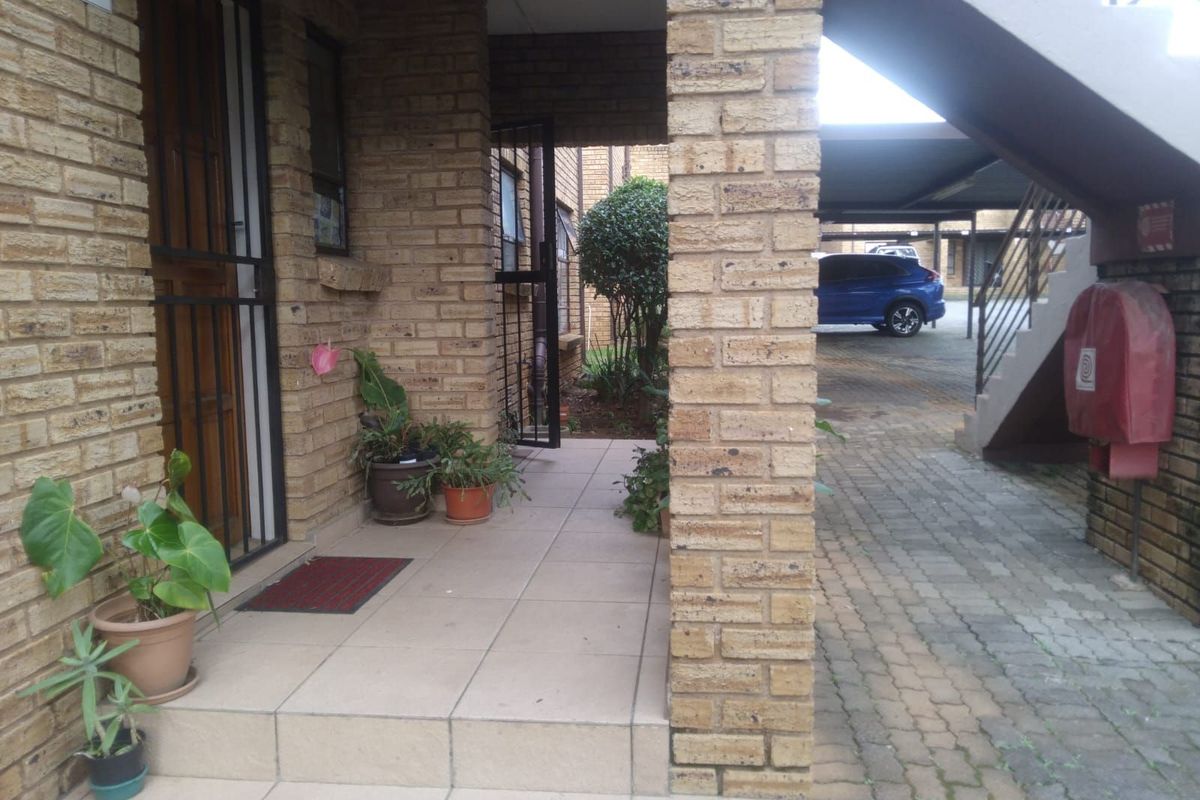 Apartment For Sale in Blackheath - Photo 2