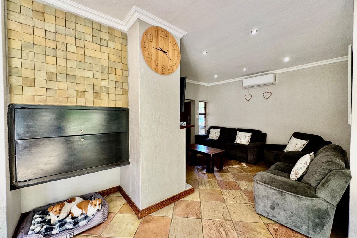 House For Sale in Secunda Central - Photo 4