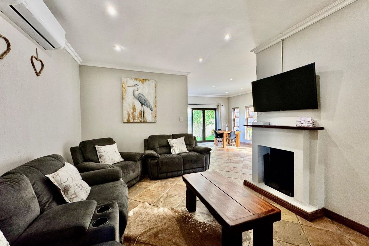 House For Sale in Secunda Central - Photo 2