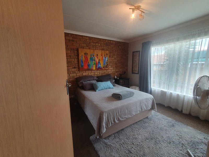 Townhouse For Sale in Noordheuwel - Photo 7