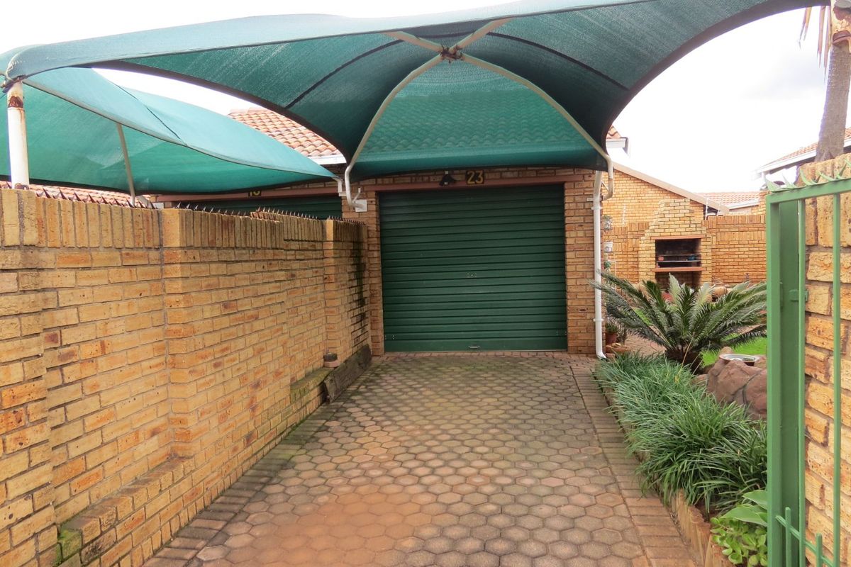 Townhouse For Sale in Noordheuwel - Photo 2