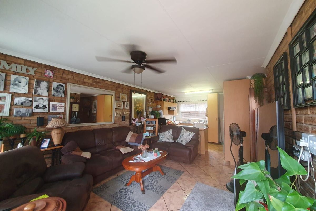 Townhouse For Sale in Noordheuwel - Photo 4