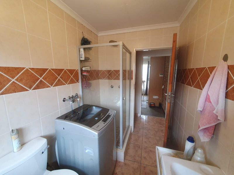 Townhouse For Sale in Noordheuwel - Photo 9