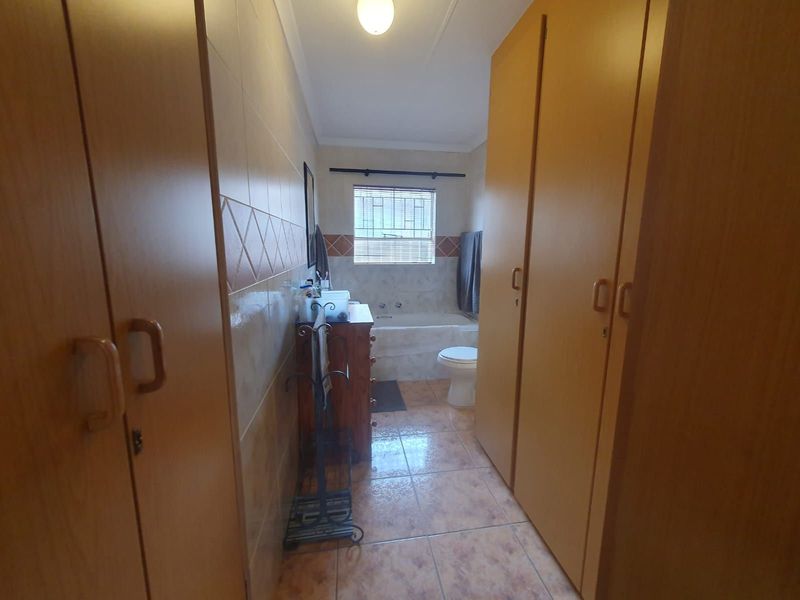 Townhouse For Sale in Noordheuwel - Photo 8