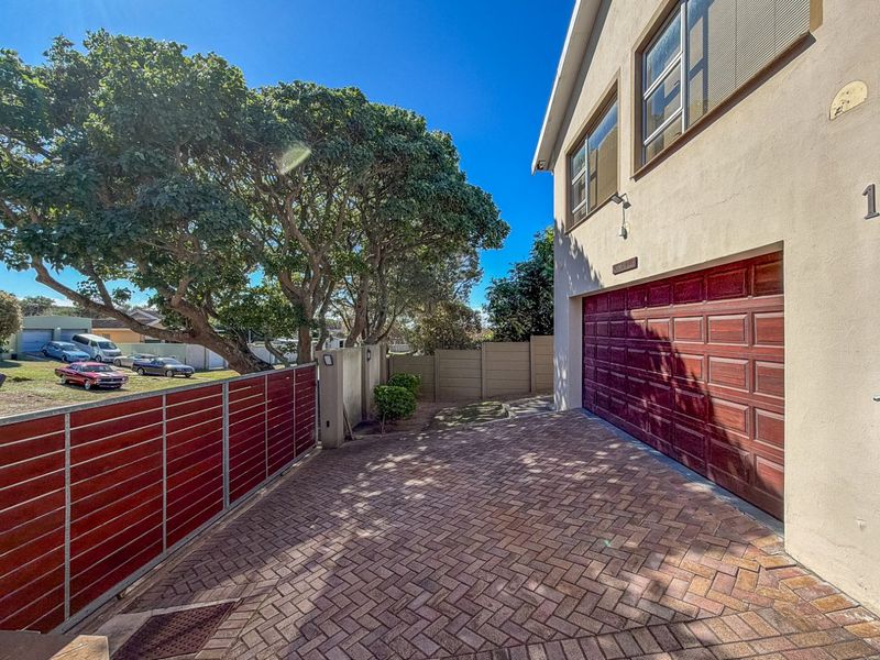 House For Sale in Morningside - Photo 3