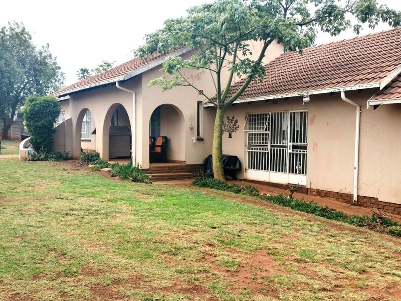 House For Sale in Witpoortjie - Photo 2