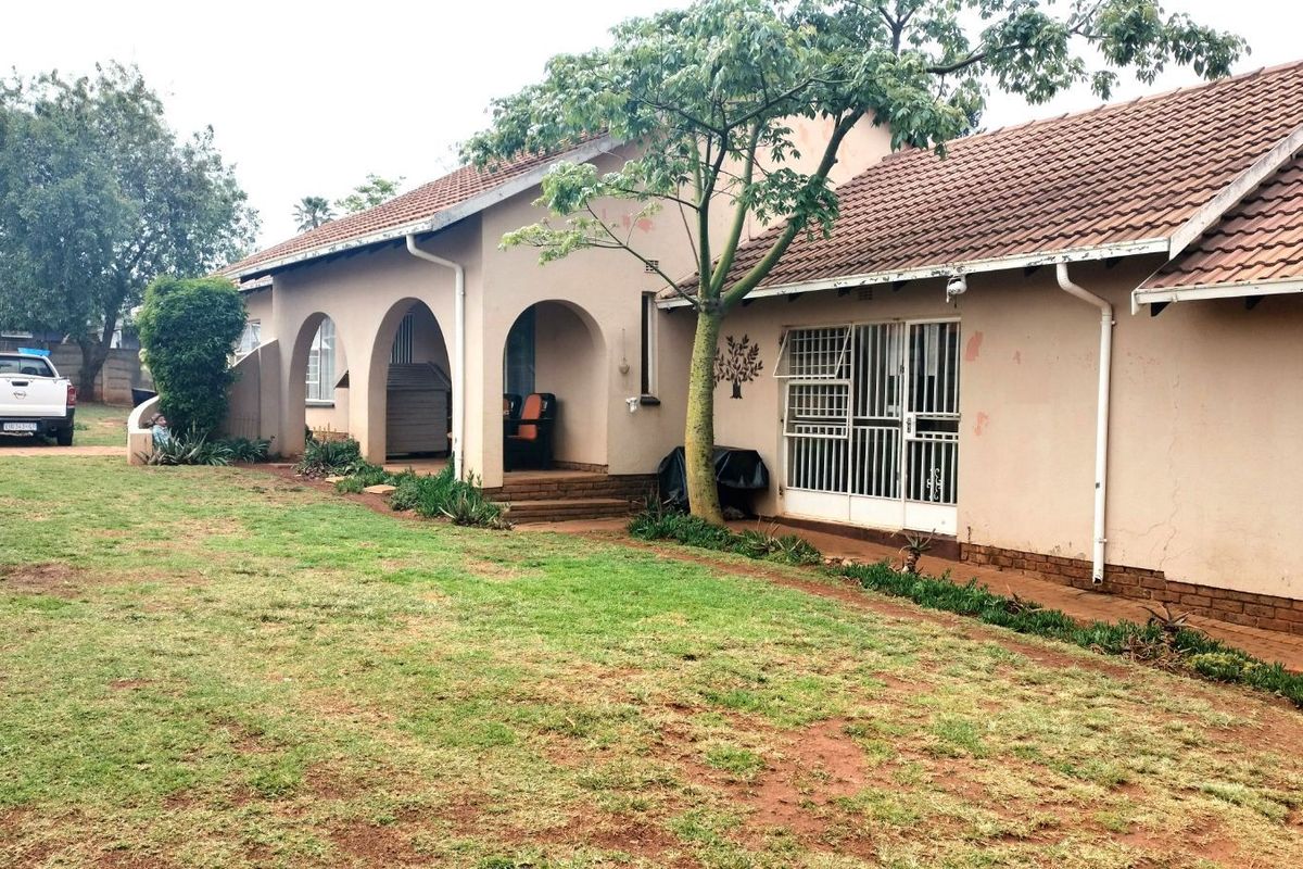 House For Sale in Witpoortjie - Photo 2