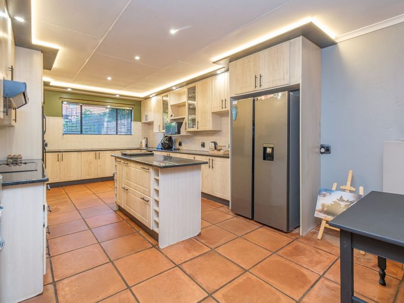 House For Sale in Eldoraigne - Photo 8