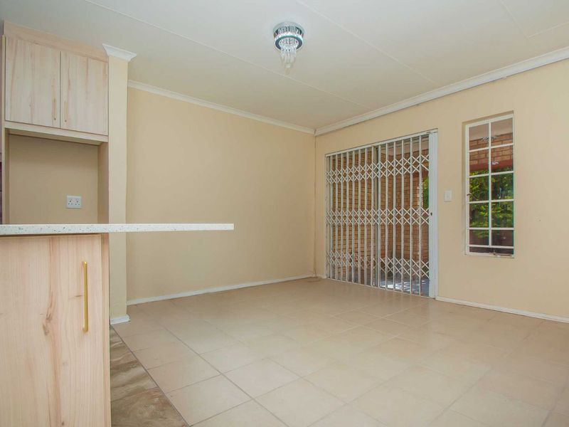 Townhouse For Sale in Wilgeheuwel - Photo 10