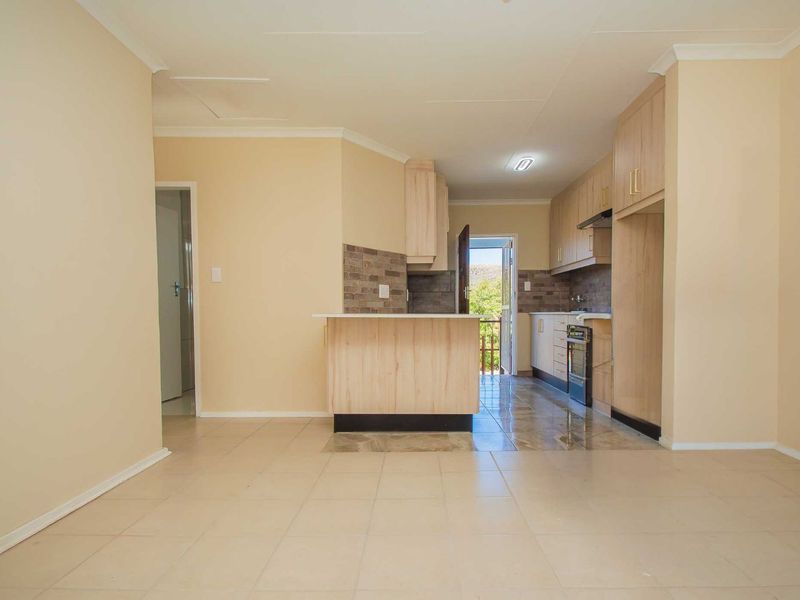 Townhouse For Sale in Wilgeheuwel - Photo 9