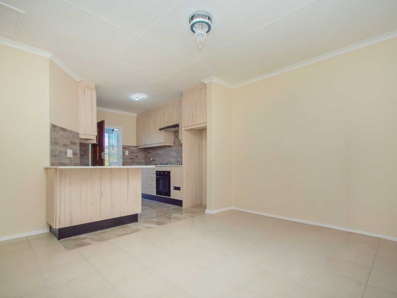 Townhouse For Sale in Wilgeheuwel - Photo 8