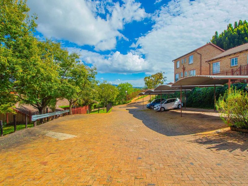 Townhouse For Sale in Wilgeheuwel - Photo 3