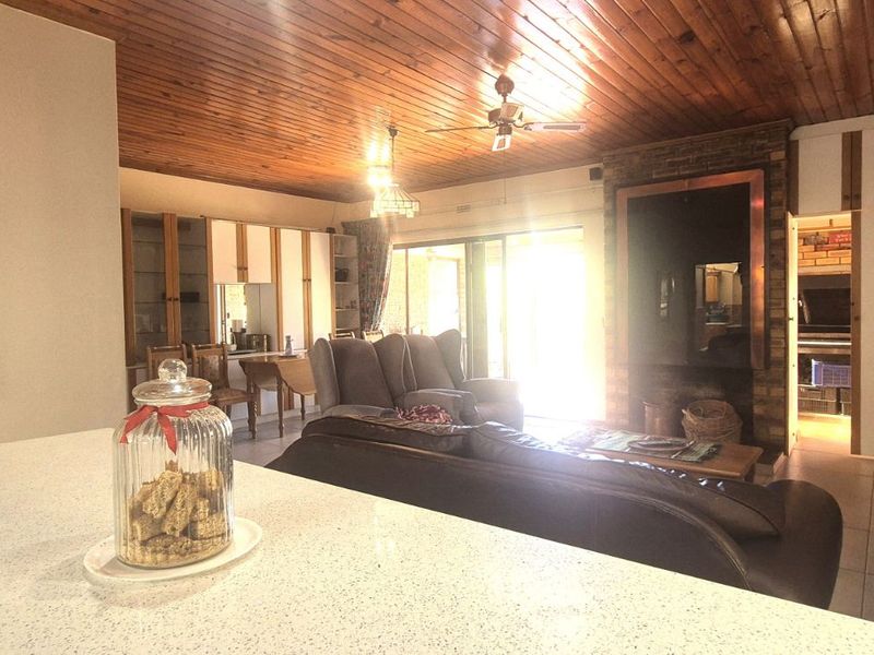 House For Sale in The Palms - Photo 8