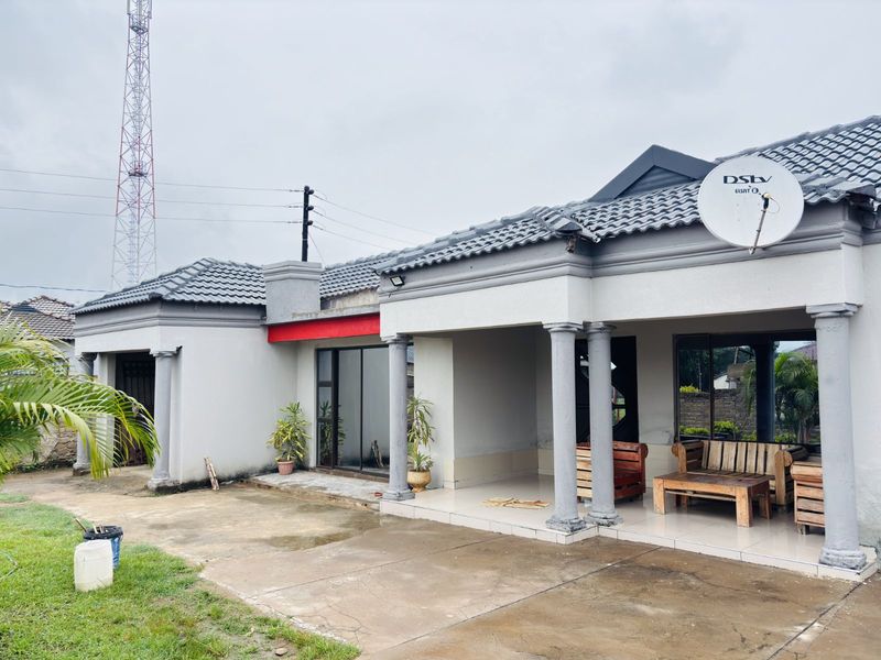 House For Sale in Nkowankowa - Photo 2