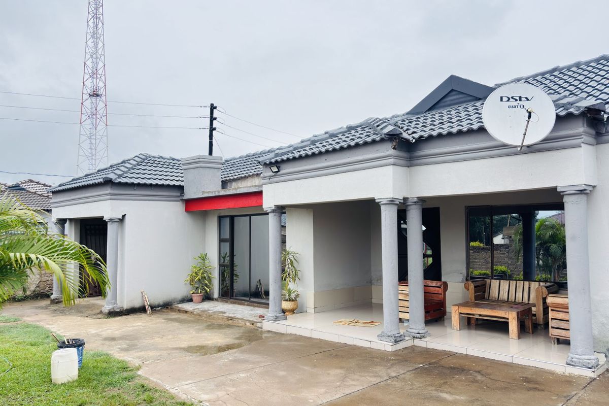 House For Sale in Nkowankowa - Photo 2