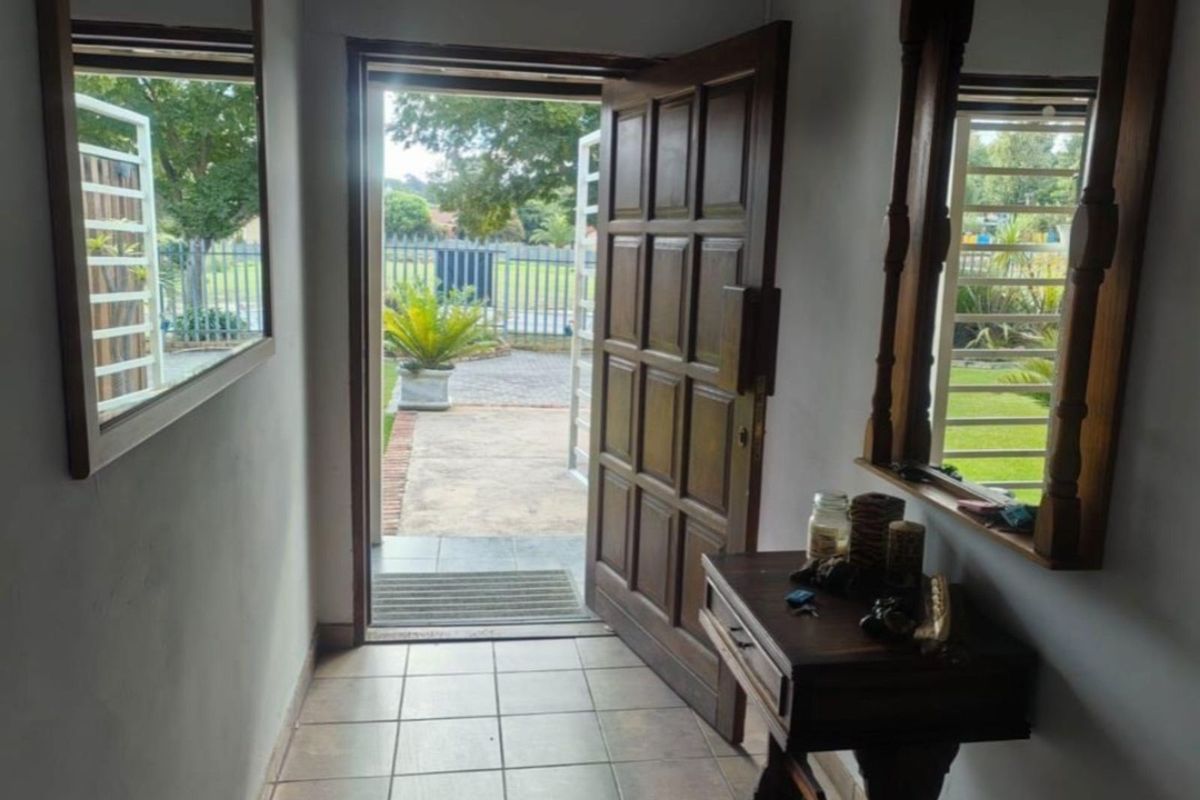 House For Sale in Norkem Park - Photo 4