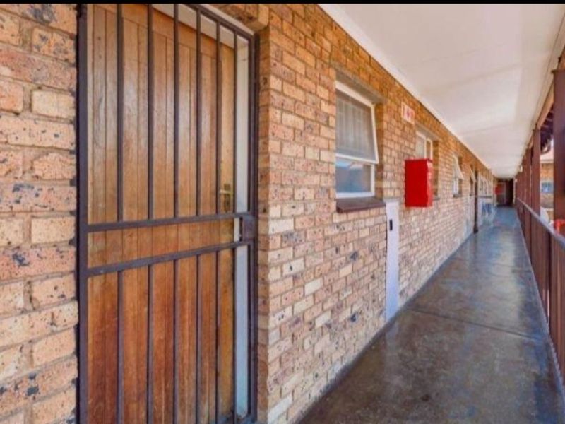House For Sale in Kempton Park Central - Photo 2