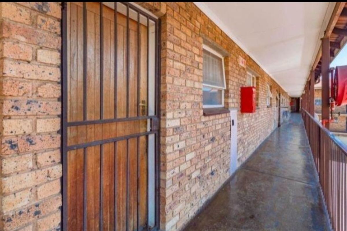 House For Sale in Kempton Park Central - Photo 2