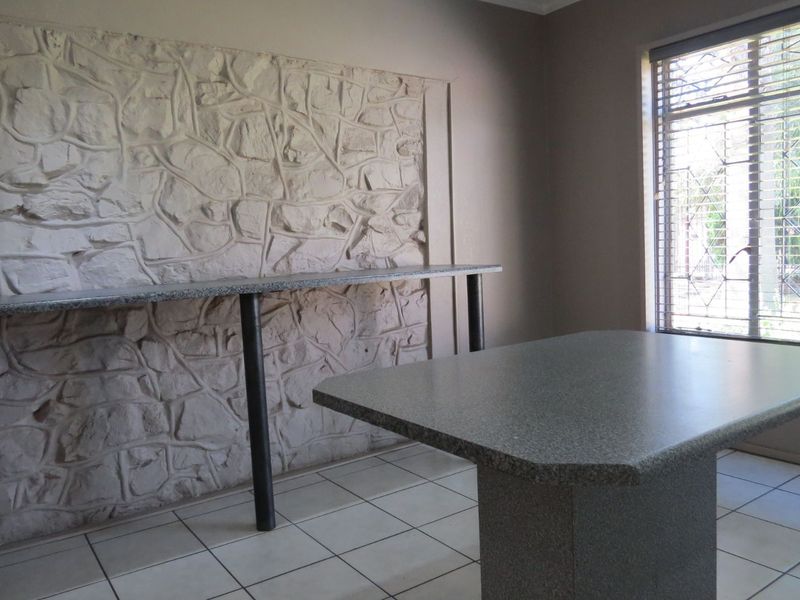 House For Sale in Arcon Park - Photo 4